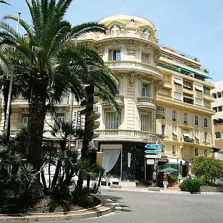 Alexandra فندق